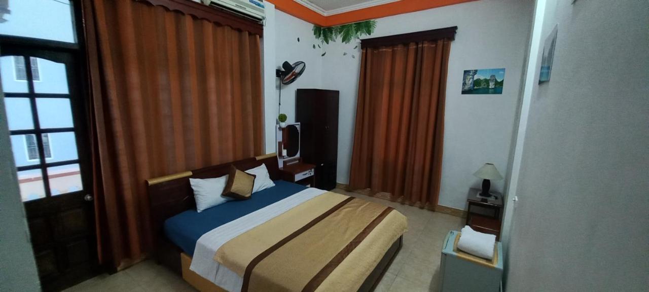 Alex Ha Long Hotel Екстер'єр фото