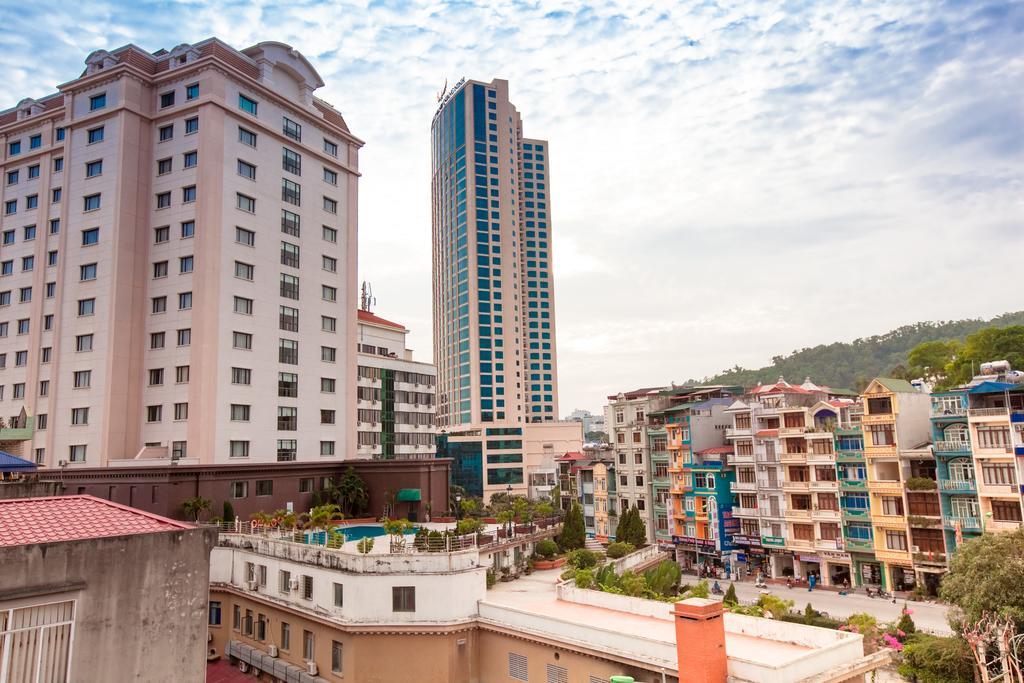 Alex Ha Long Hotel Екстер'єр фото